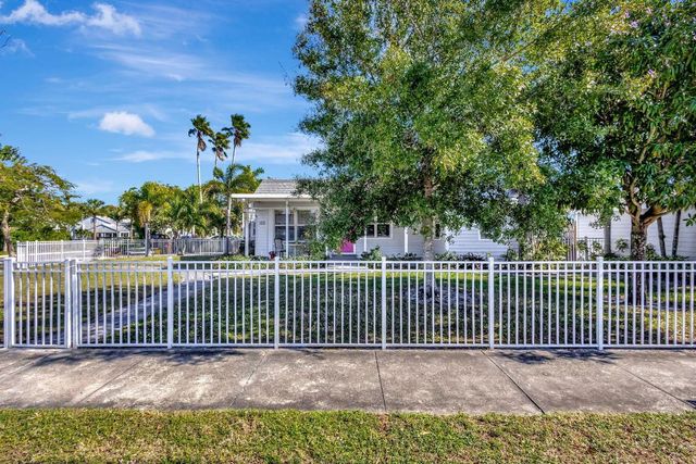 736 Rockland Drive, West Palm Beach, FL 33405
