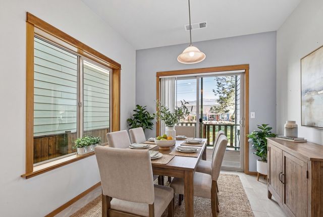 5 Logan Way, Talent, OR 97540