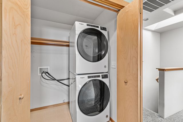 5 Logan Way, Talent, OR 97540