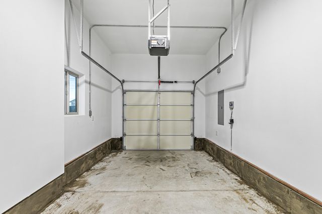 5 Logan Way, Talent, OR 97540