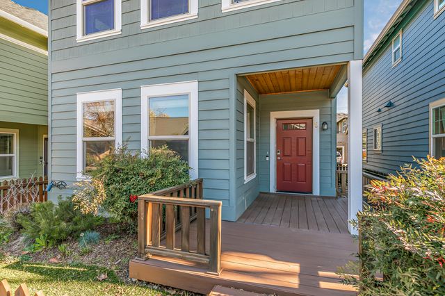 5 Logan Way, Talent, OR 97540