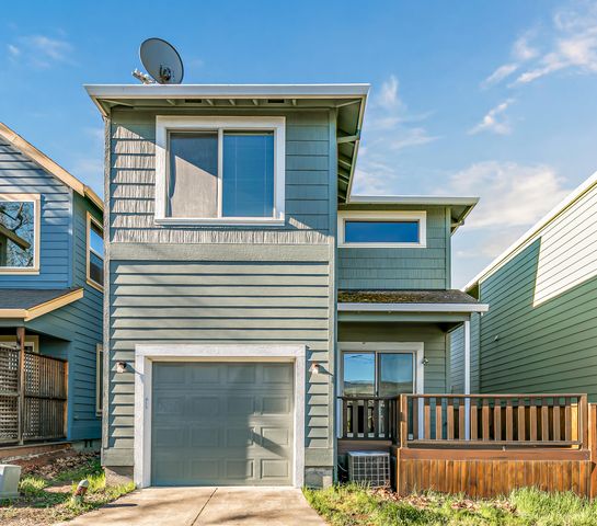 5 Logan Way, Talent, OR 97540