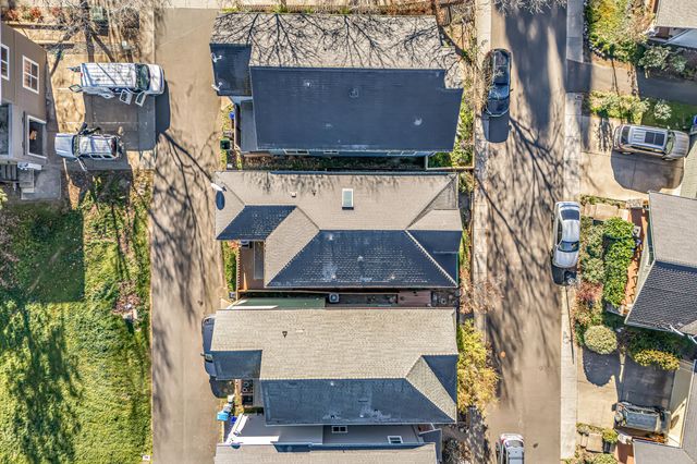 5 Logan Way, Talent, OR 97540