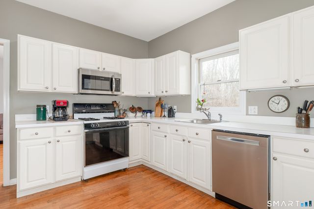 6 Rollwood Drive, Guilford, CT 06437