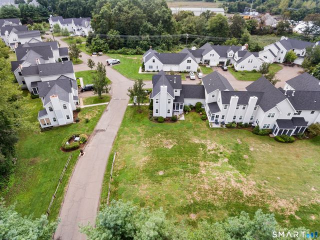 6 Rollwood Drive, Guilford, CT 06437