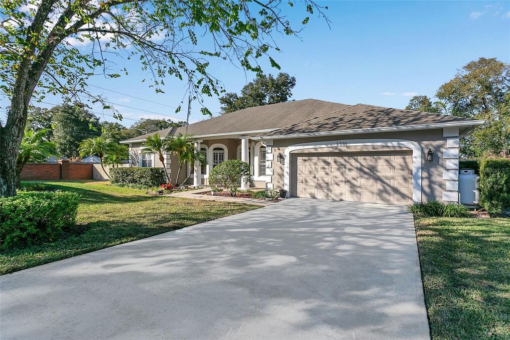 Image 2 of property listing at 2301 RIDGESIDE ROAD, Apopka, FL 32712