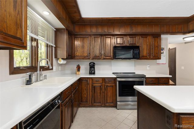 9730 Gibbs Road, Clarkston, MI 48348