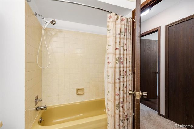 9730 Gibbs Road, Clarkston, MI 48348
