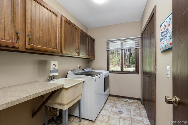 9730 Gibbs Road, Clarkston, MI 48348
