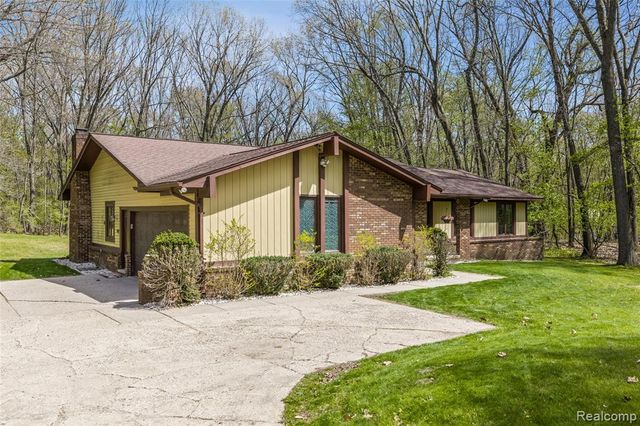 9730 Gibbs Road, Clarkston, MI 48348