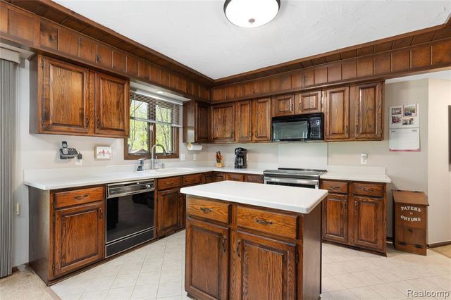 9730 Gibbs Road, Clarkston, MI 48348
