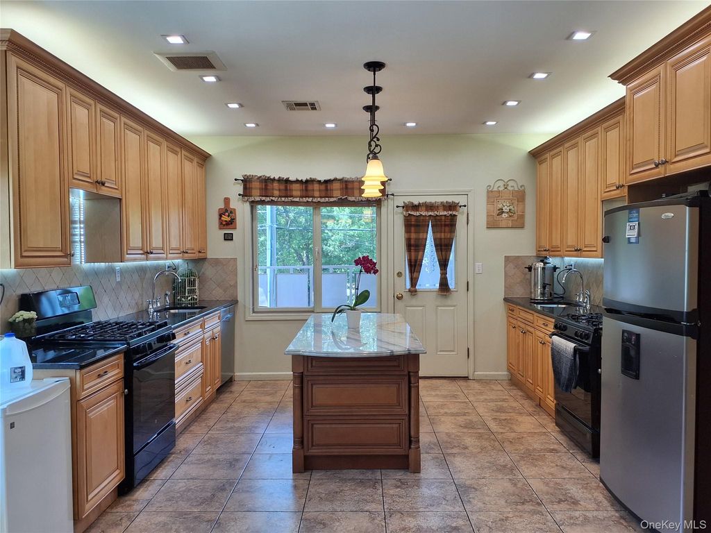 40 Herrick Avenue 201, Spring Valley, NY 10977 — photo 2