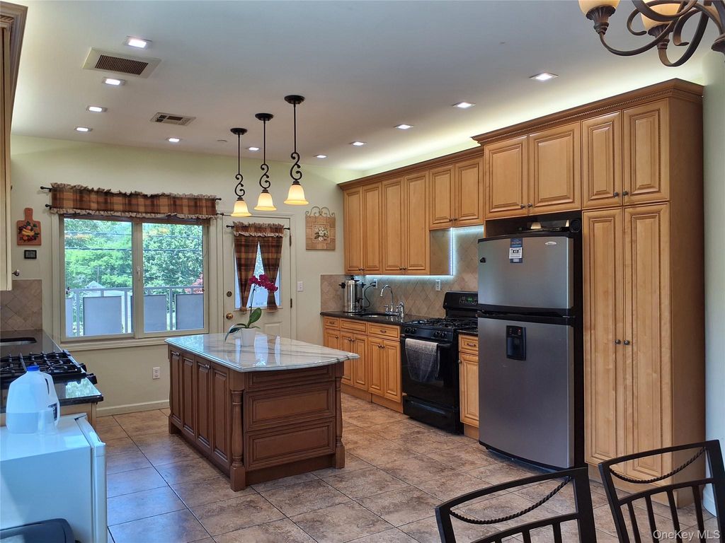 40 Herrick Avenue 201, Spring Valley, NY 10977 — photo 3