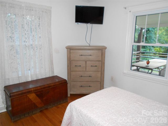 18 Herron Street, Black Mountain, NC 28711