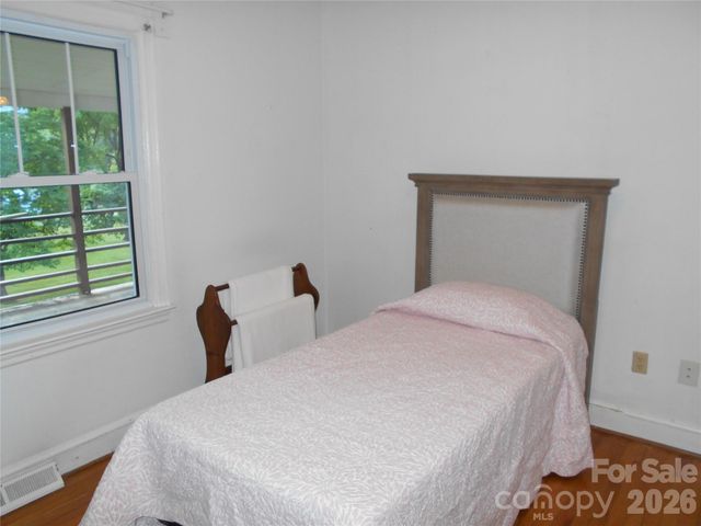 18 Herron Street, Black Mountain, NC 28711
