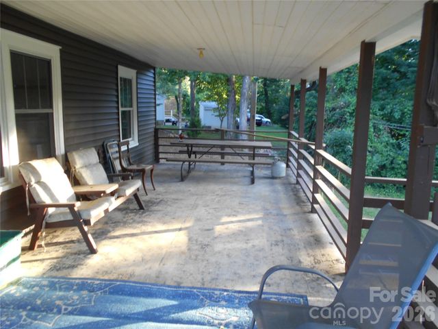 18 Herron Street, Black Mountain, NC 28711