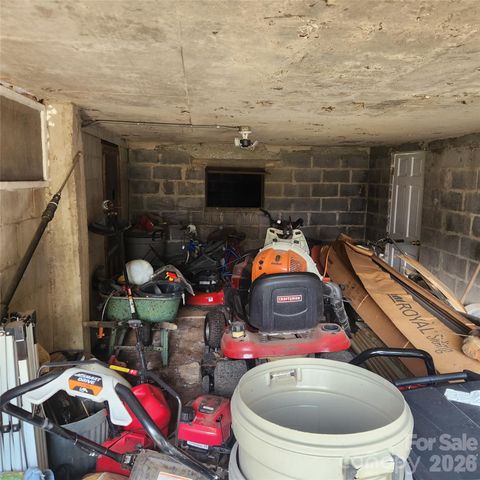 18 Herron Street, Black Mountain, NC 28711