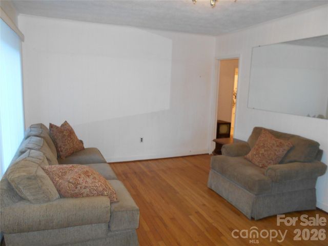 18 Herron Street, Black Mountain, NC 28711