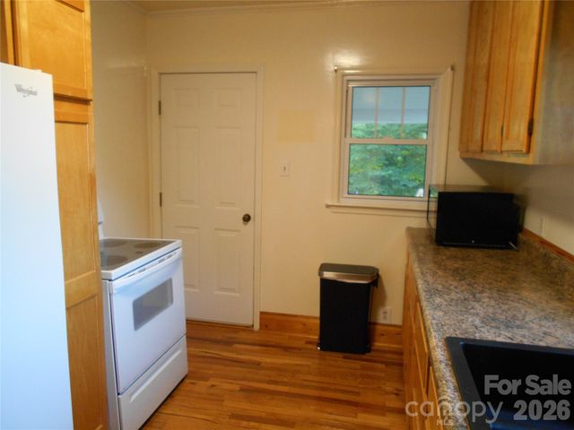 18 Herron Street, Black Mountain, NC 28711