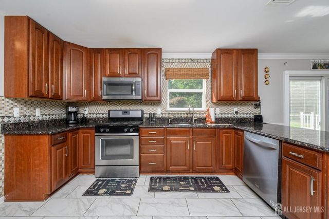 9 Country Road, Jackson, NJ 08527