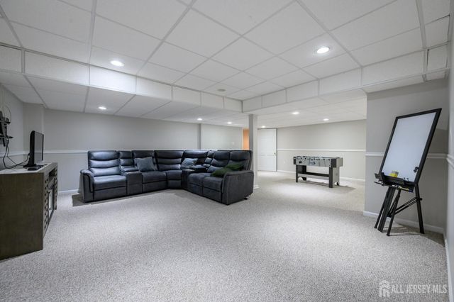 9 Country Road, Jackson, NJ 08527