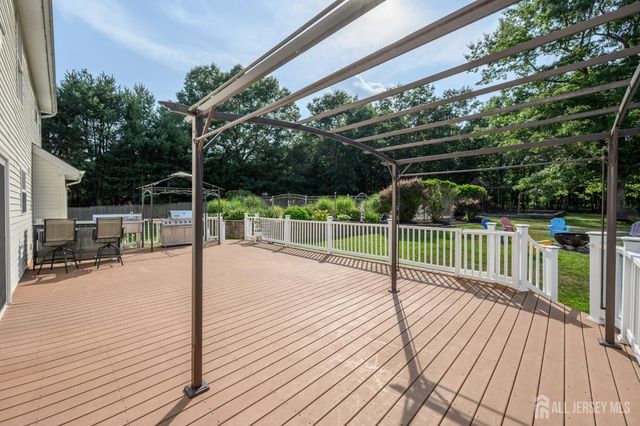 9 Country Road, Jackson, NJ 08527