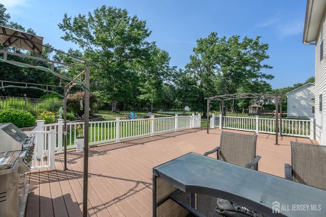 9 Country Road, Jackson, NJ 08527