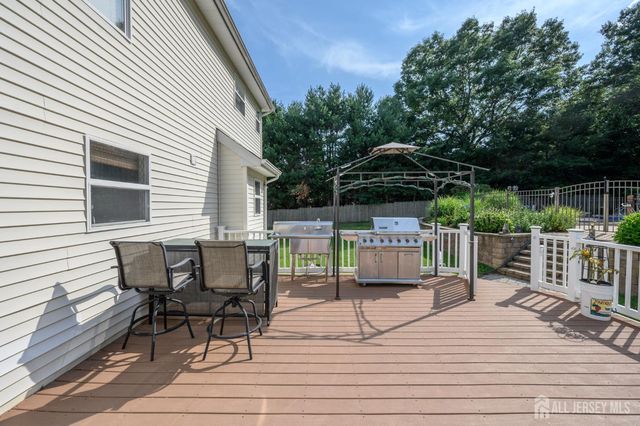 9 Country Road, Jackson, NJ 08527