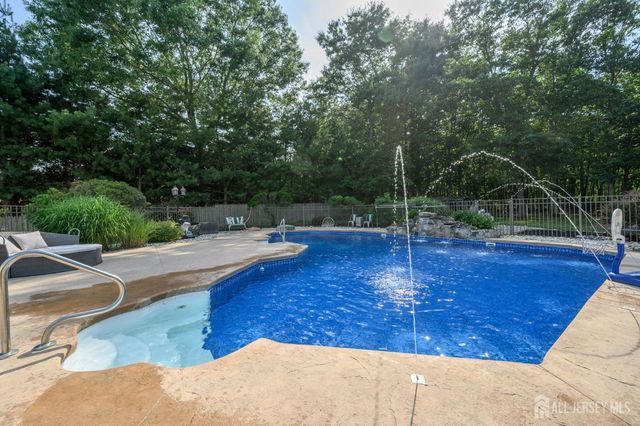 9 Country Road, Jackson, NJ 08527