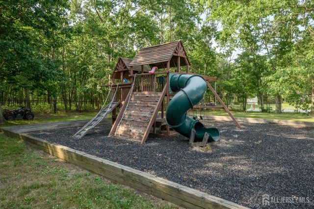 9 Country Road, Jackson, NJ 08527