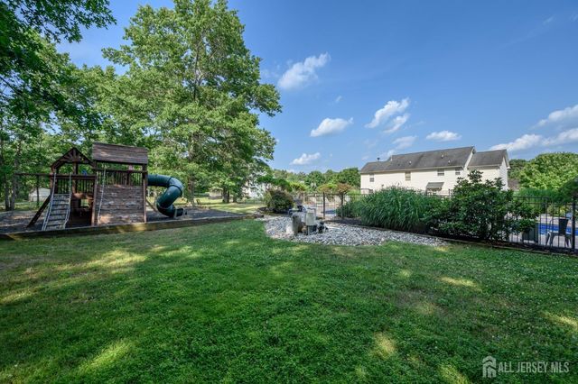 9 Country Road, Jackson, NJ 08527