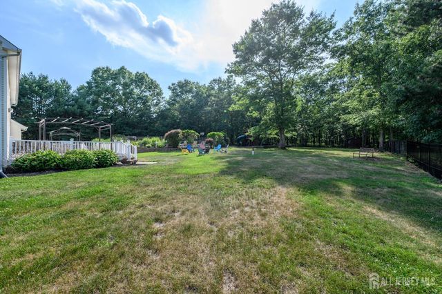 9 Country Road, Jackson, NJ 08527