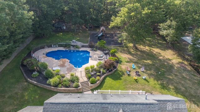 9 Country Road, Jackson, NJ 08527