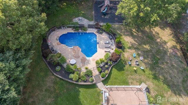 9 Country Road, Jackson, NJ 08527