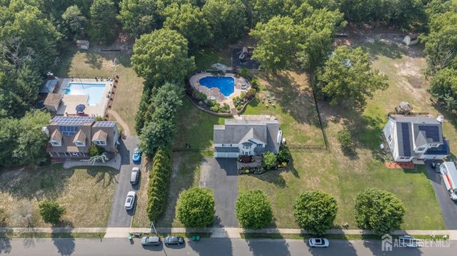 9 Country Road, Jackson, NJ 08527