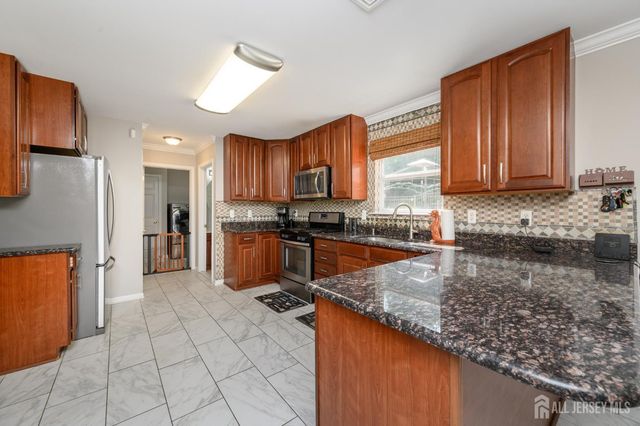 9 Country Road, Jackson, NJ 08527