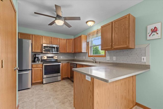 1514 Ravine Forest DRIVE, West Bend, WI 53090