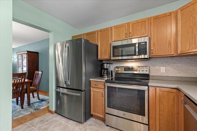 1514 Ravine Forest DRIVE, West Bend, WI 53090