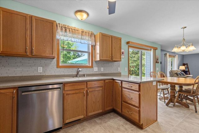 1514 Ravine Forest DRIVE, West Bend, WI 53090