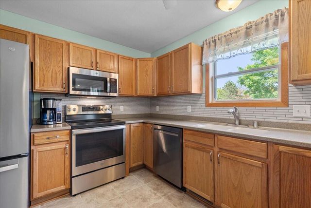 1514 Ravine Forest DRIVE, West Bend, WI 53090