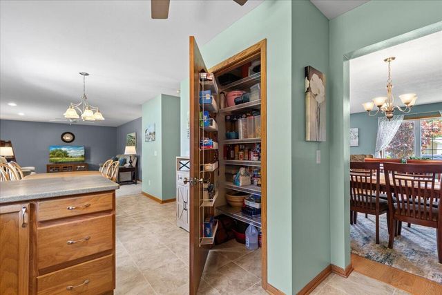 1514 Ravine Forest DRIVE, West Bend, WI 53090