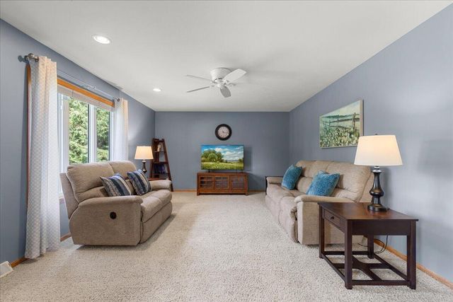 1514 Ravine Forest DRIVE, West Bend, WI 53090
