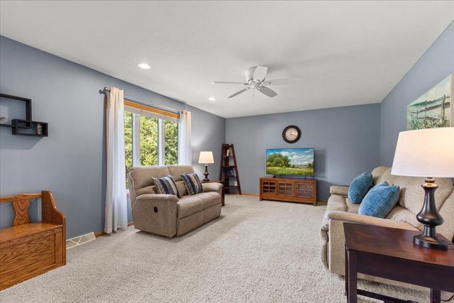 1514 Ravine Forest DRIVE, West Bend, WI 53090