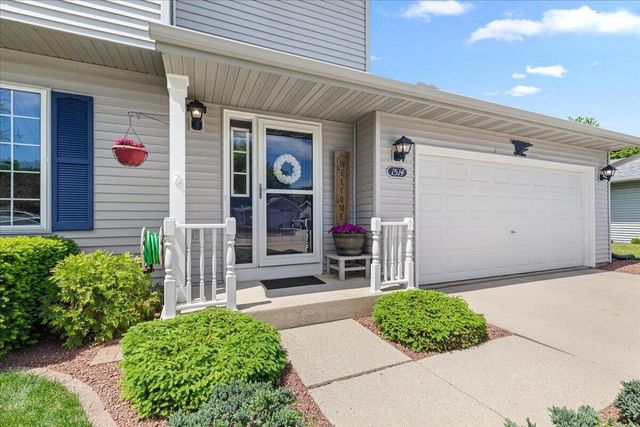 1514 Ravine Forest DRIVE, West Bend, WI 53090