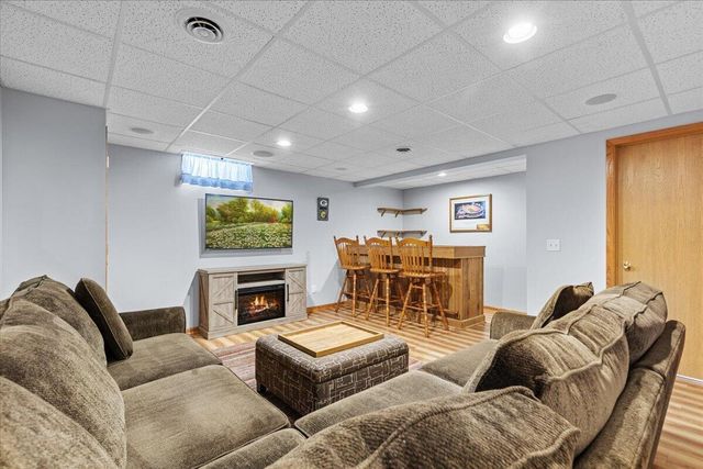 1514 Ravine Forest DRIVE, West Bend, WI 53090