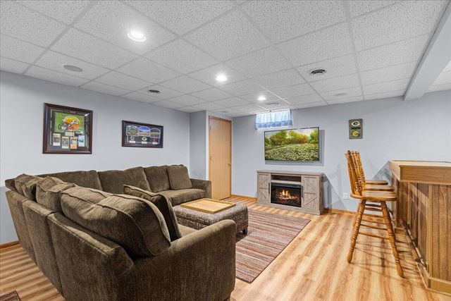 1514 Ravine Forest DRIVE, West Bend, WI 53090