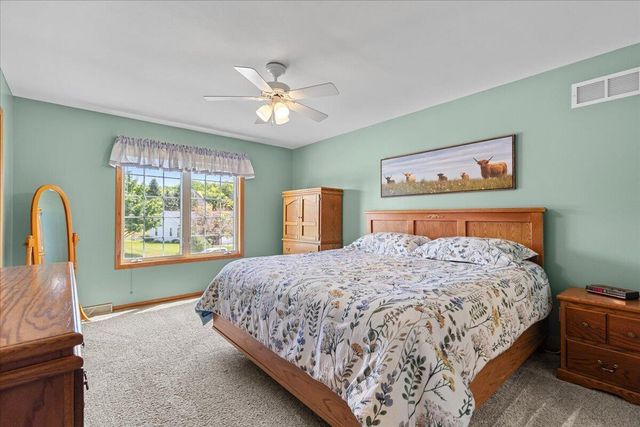 1514 Ravine Forest DRIVE, West Bend, WI 53090