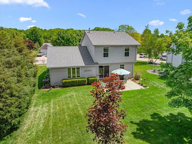 1514 Ravine Forest DRIVE, West Bend, WI 53090