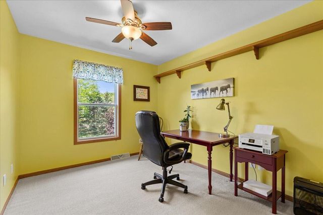 1514 Ravine Forest DRIVE, West Bend, WI 53090