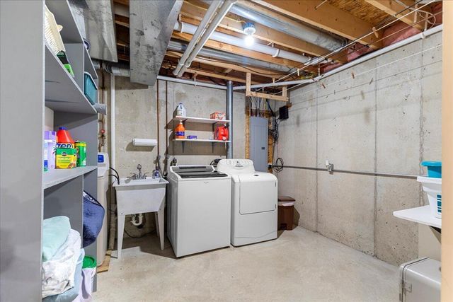 1514 Ravine Forest DRIVE, West Bend, WI 53090